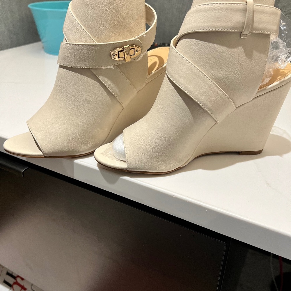 Wedge shoes
